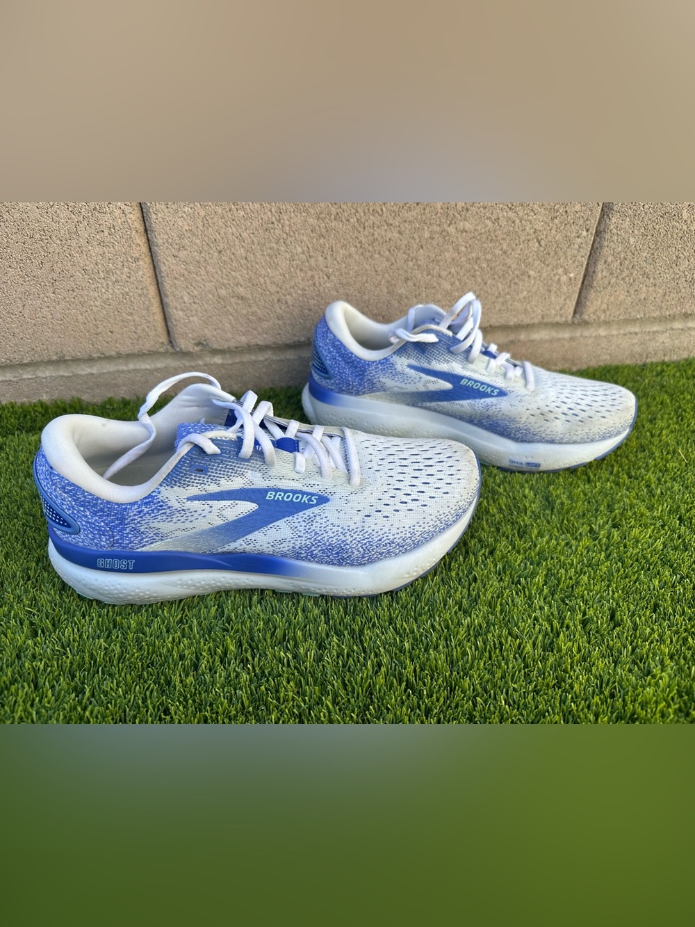Brooks Ghost 16 White Amparo Blue Limpet Shell (Women's 9 US) Running Shoes